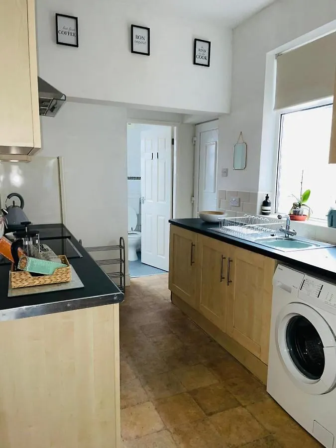 Selston House, 3 Bedroom Cosy Cottage Home For Up To 6 Guests, Cul-De-Sac On Private Road Nottingham United Kingdom