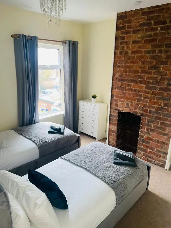 Selston House, 3 Bedroom Cosy Cottage Home For Up To 6 Guests, Cul-De-Sac On Private Road Nottingham Holiday home