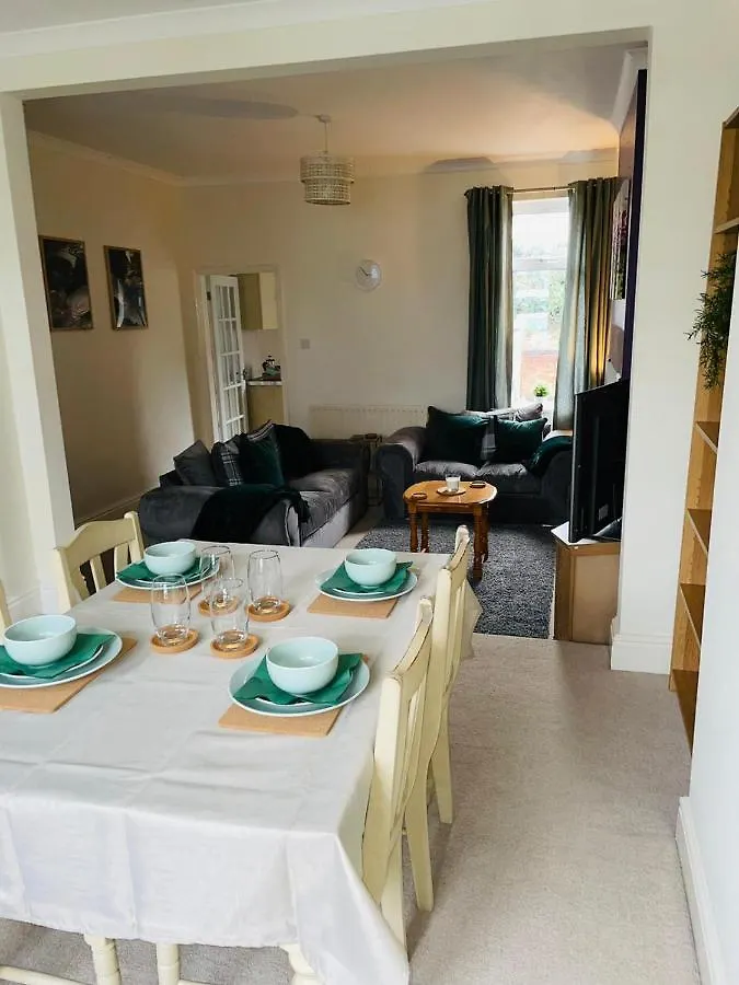 Holiday home Selston House, 3 Bedroom Cosy Cottage Home For Up To 6 Guests, Cul-De-Sac On Private Road Nottingham