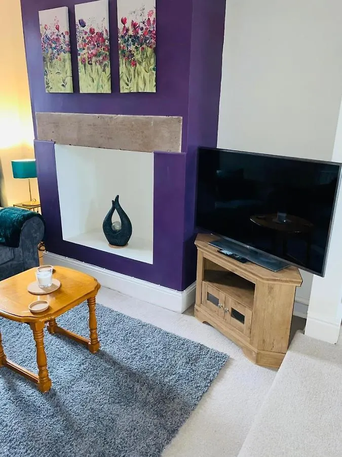 Selston House, 3 Bedroom Cosy Cottage Home For Up To 6 Guests, Cul-De-Sac On Private Road location